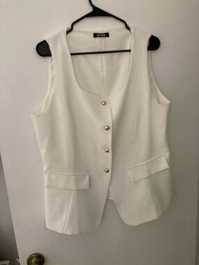 XL White Sleeveless Button Vest - Elegant Women's Layering Piece